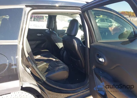 2019 Jeep Cherokee Trailhawk 4X4 from USA, damaged, VIN 1C4PJMBX2KD385229